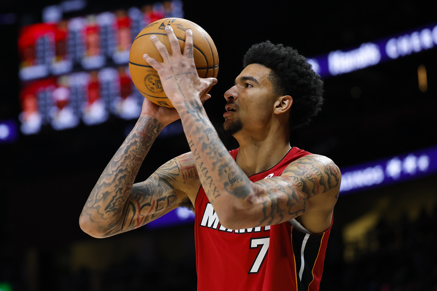 斯波：韦尔需要提升的方面有很多 我们对他的期待很高